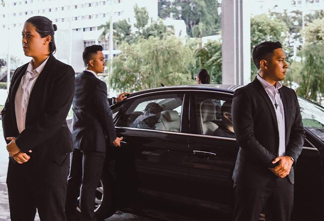 女子上海出行，雇傭私人保鏢陪同